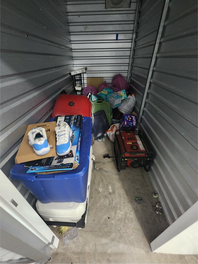 5 x 10 storage unit in Orlando, FL