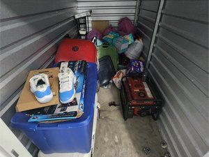 5 x 10 storage unit in Orlando, FL