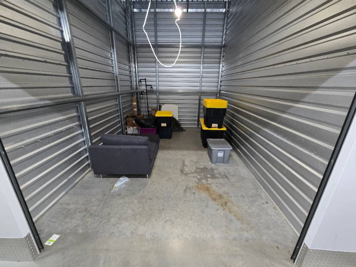 10 x 15 storage unit in Atlanta, GA