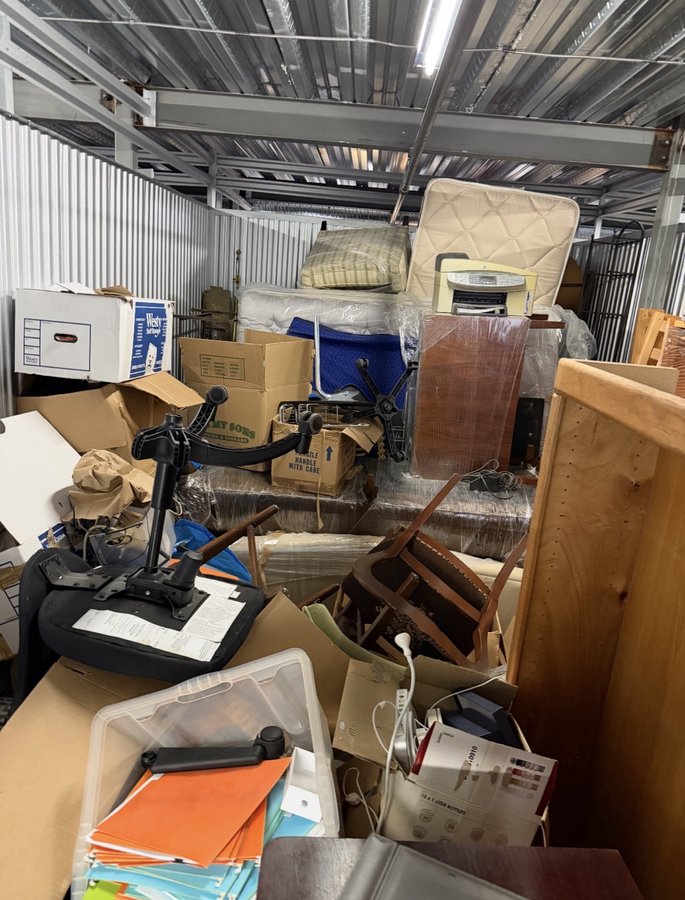 10 x 20 storage unit in Hamden, CT
