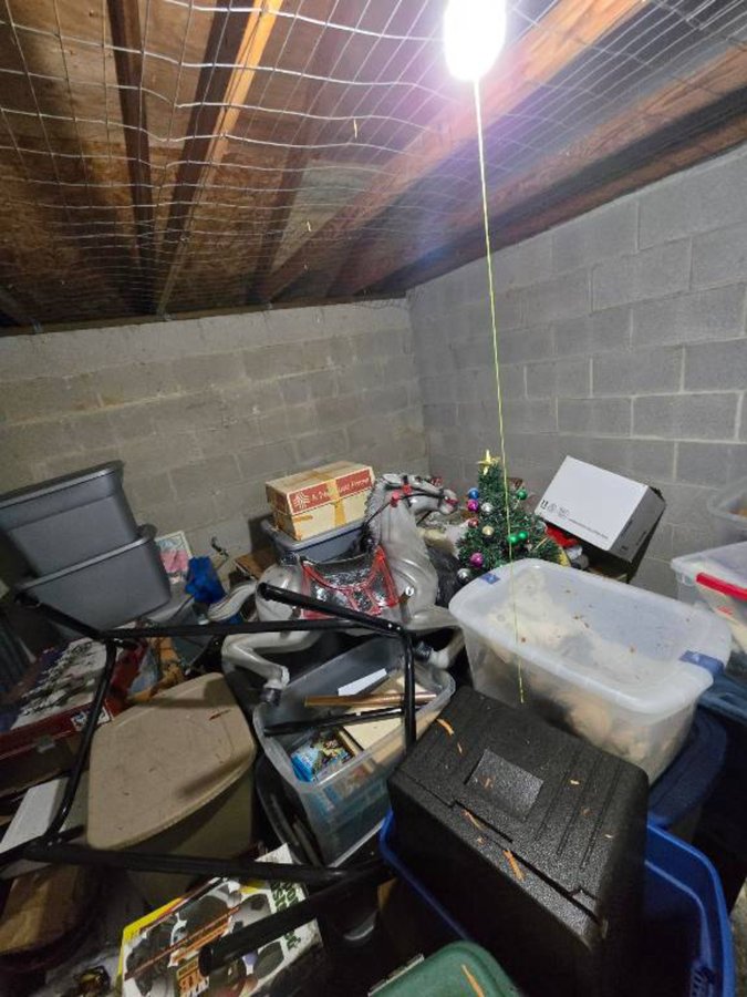 10 x 10 storage unit in Arnold, MD