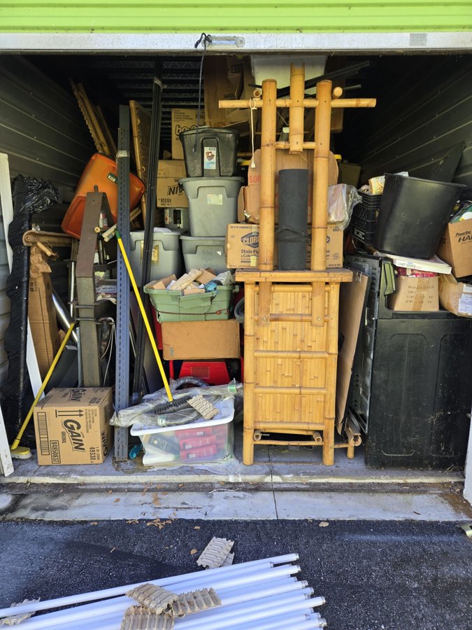 10 x 30 storage unit in Lake Worth, FL