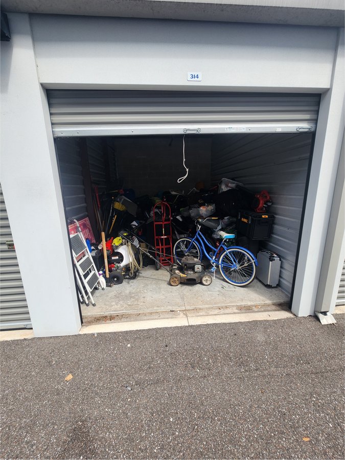 10 x 15 storage unit in Orlando, FL