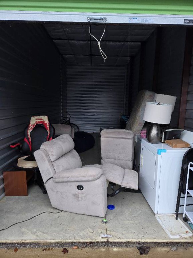 10 x 24 storage unit in Hollywood, MD