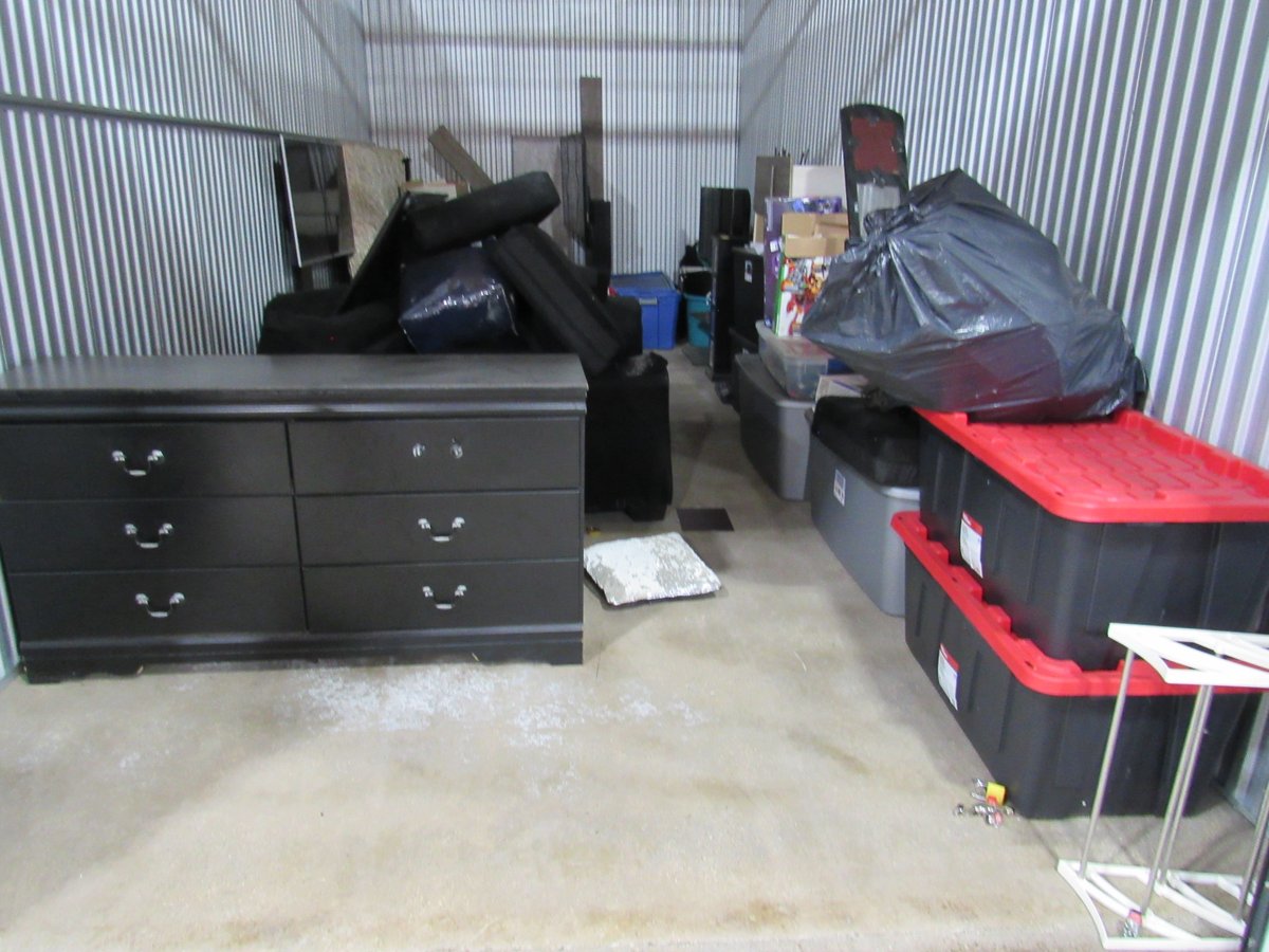 10 x 23 storage unit in Peoria, IL