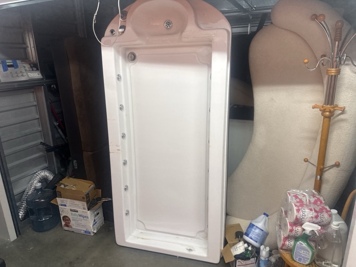 10 x 15 storage unit in Los Angeles, CA