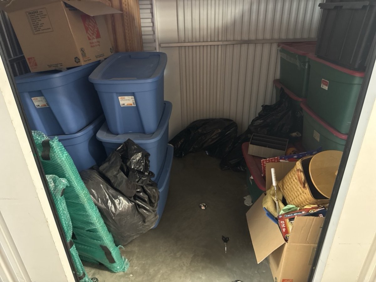 10 x 7 storage unit in Los Angeles, CA