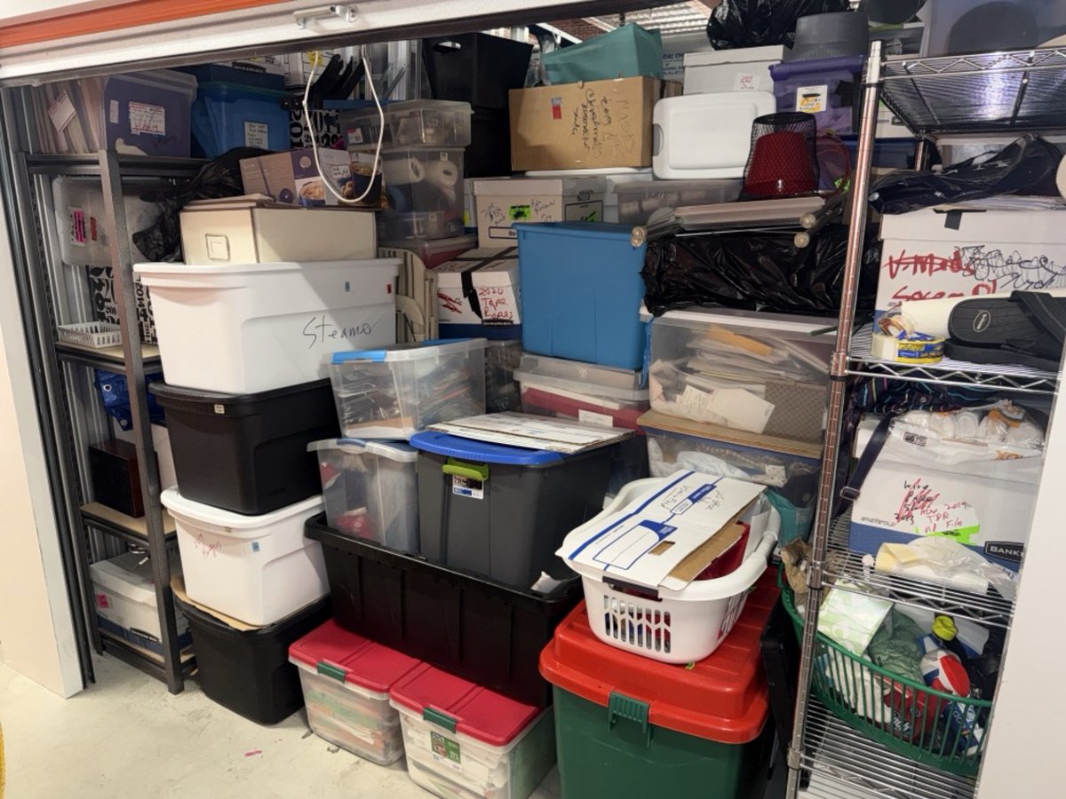 10 x 15 storage unit in Los Angeles, CA