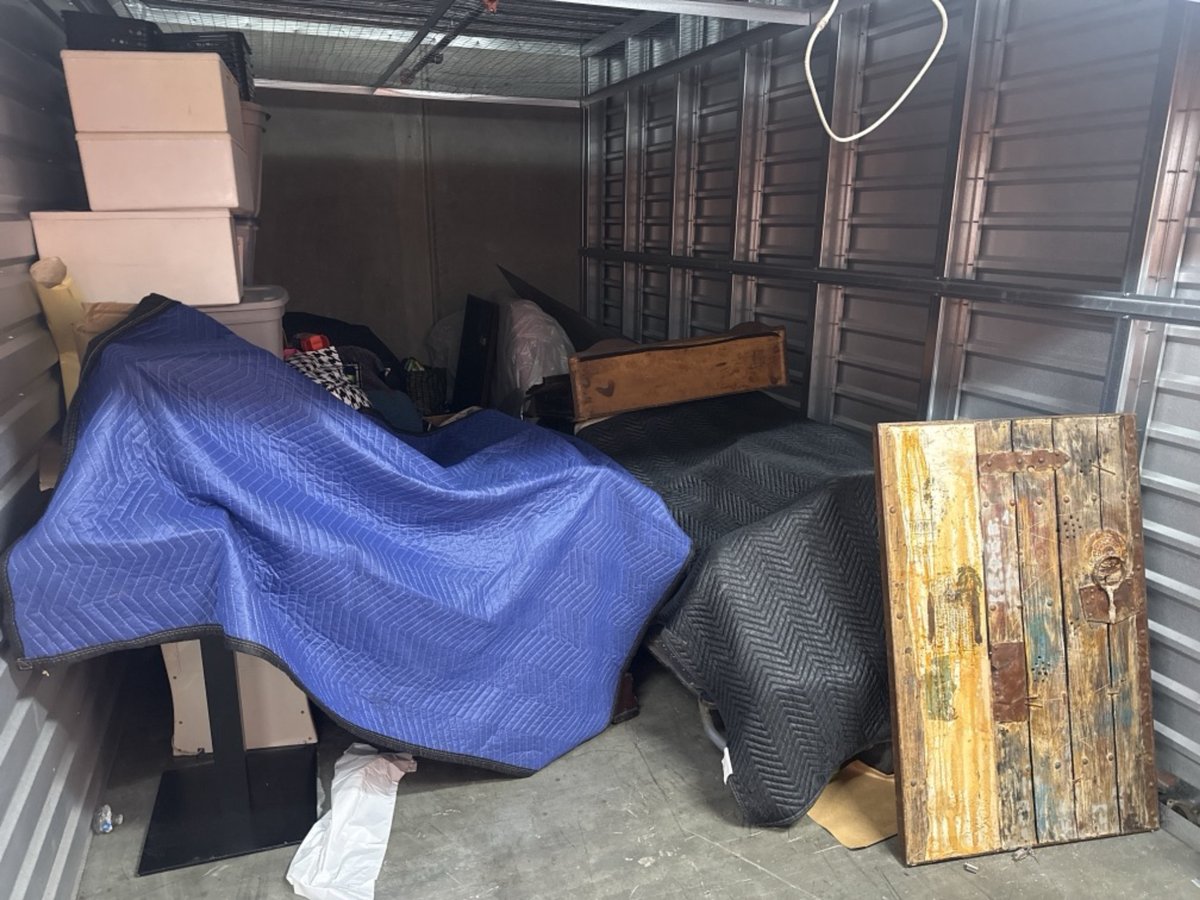 10 x 18 storage unit in Los Angeles, CA