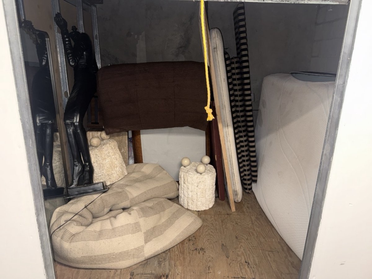 10 x 10 storage unit in Los Angeles, CA
