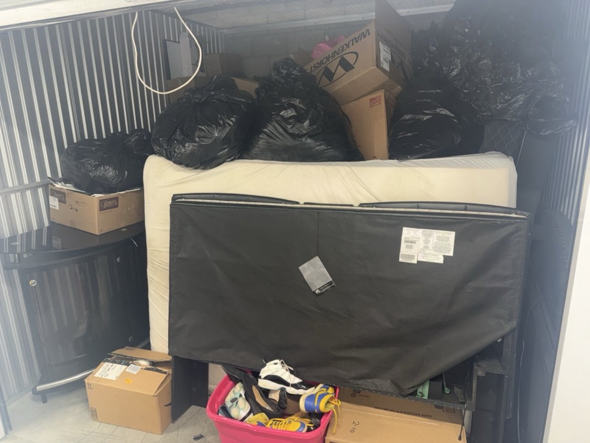 10 x 10 storage unit in Inglewood, CA