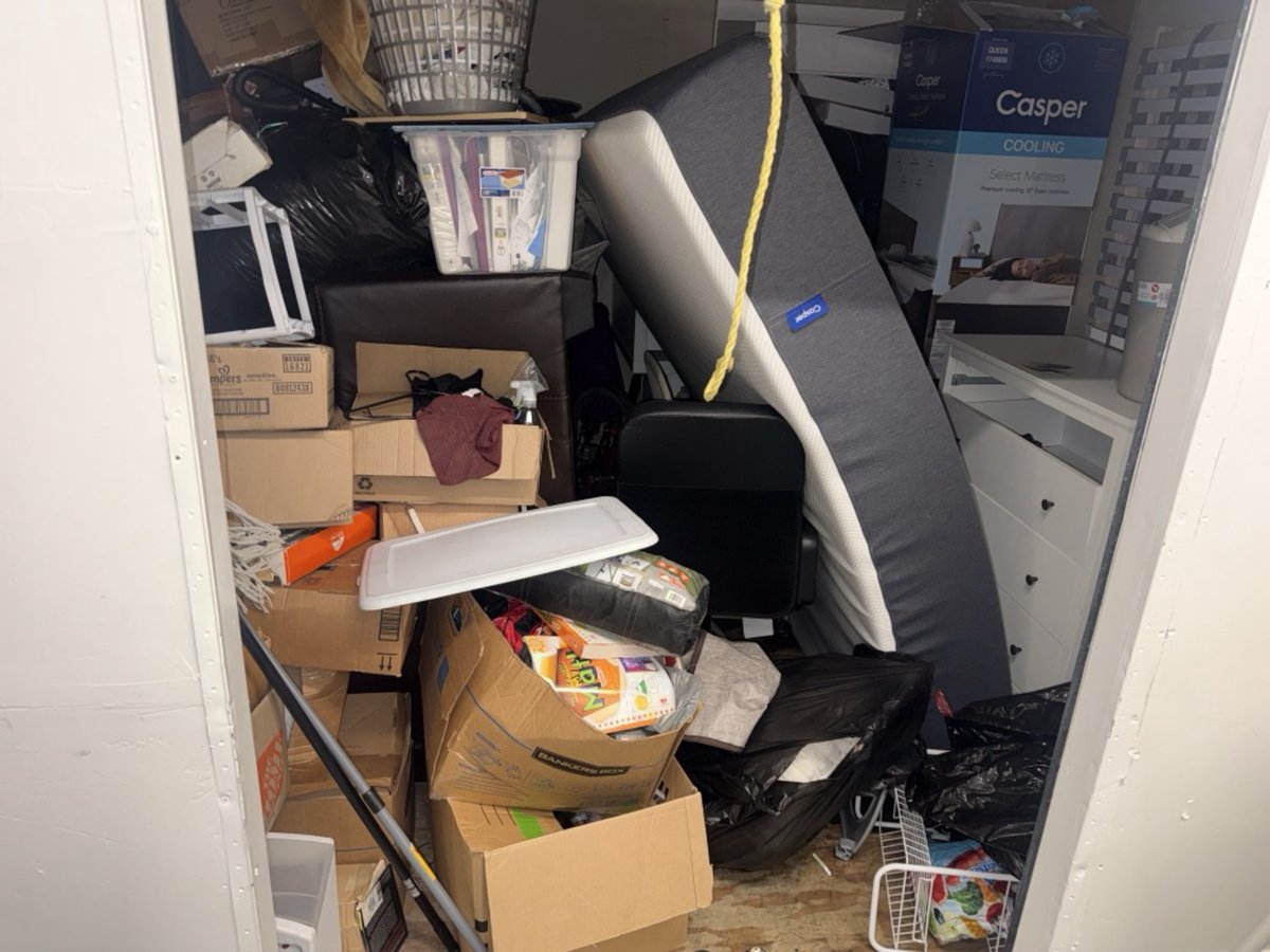 10 x 10 storage unit in Los Angeles, CA