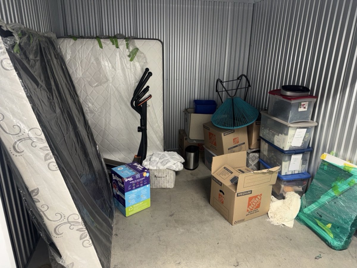 10 x 10 storage unit in Inglewood, CA