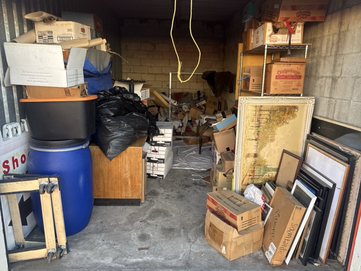 10 x 20 storage unit in Inglewood, CA