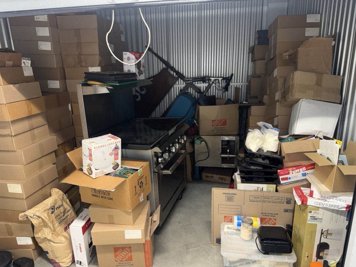 10 x 10 storage unit in Inglewood, CA
