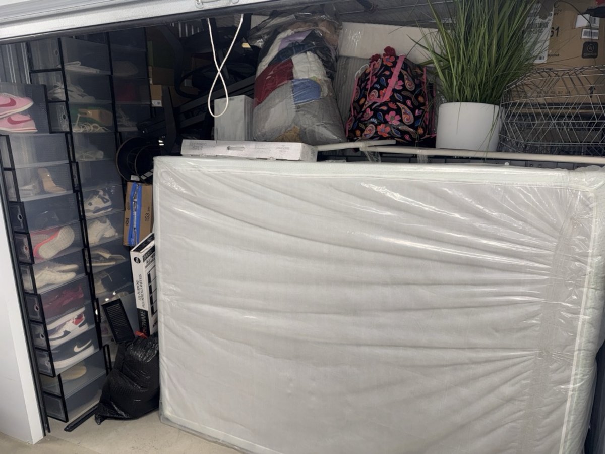 10 x 10 storage unit in Inglewood, CA