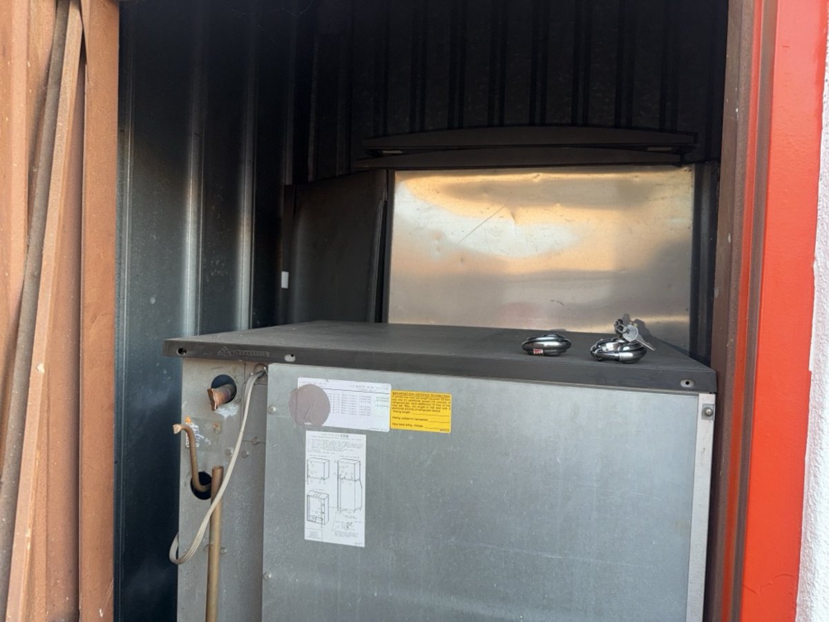 5 x 5 storage unit in Inglewood, CA