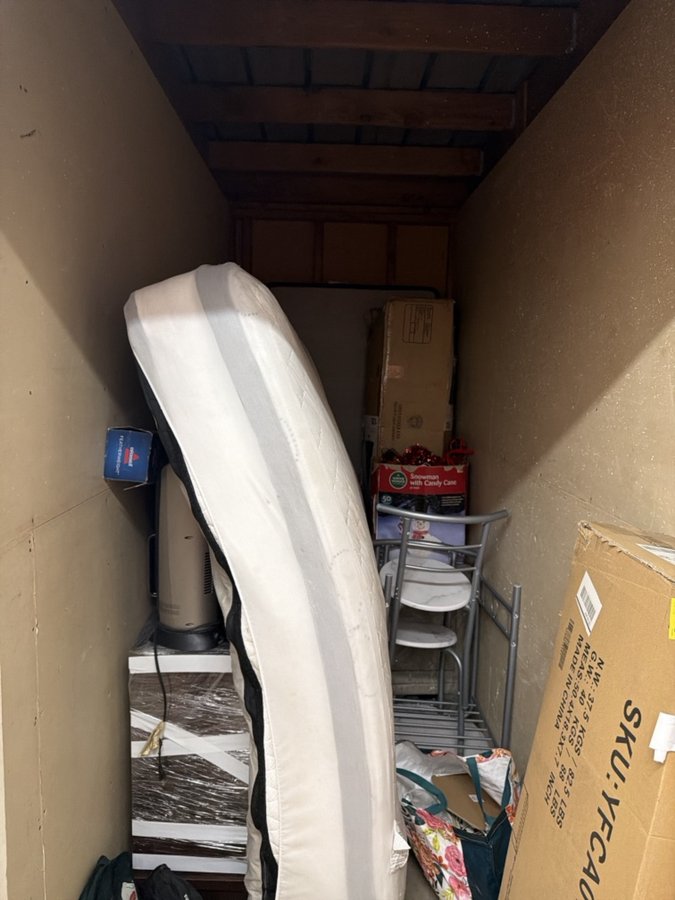 4 x 10 storage unit in Pittsburg, CA