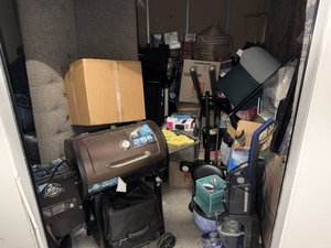 10 x 10 storage unit in Lennox, CA