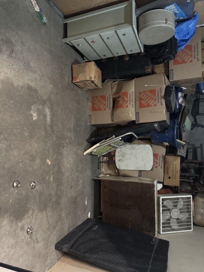 10 x 15 storage unit in Los Angeles, CA