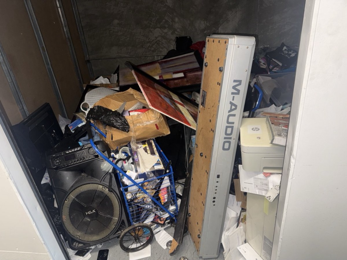 10 x 10 storage unit in Los Angeles, CA