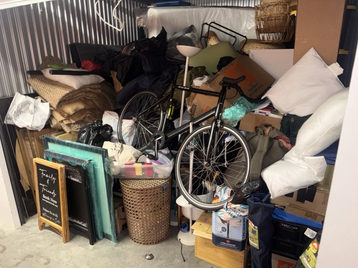 10 x 9 storage unit in Los Angeles, CA