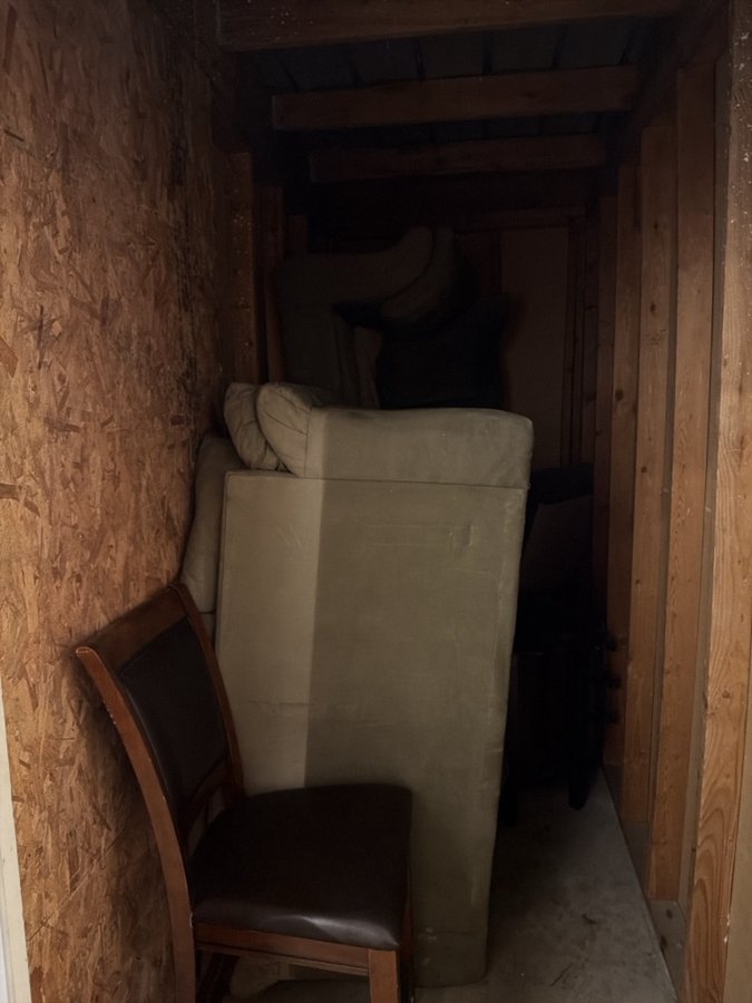 4 x 10 storage unit in Pittsburg, CA