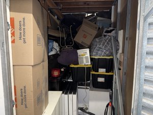 5 x 10 storage unit in Los Angeles, CA