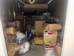 10 x 20 storage unit in Los Angeles, CA