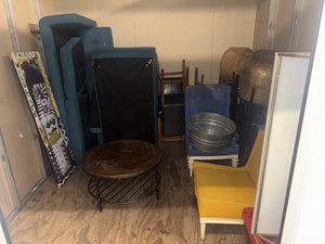 10 x 10 storage unit in Los Angeles, CA