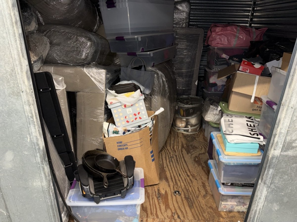 10 x 10 storage unit in Los Angeles, CA