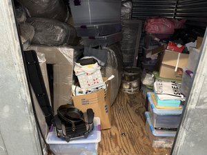 10 x 10 storage unit in Los Angeles, CA