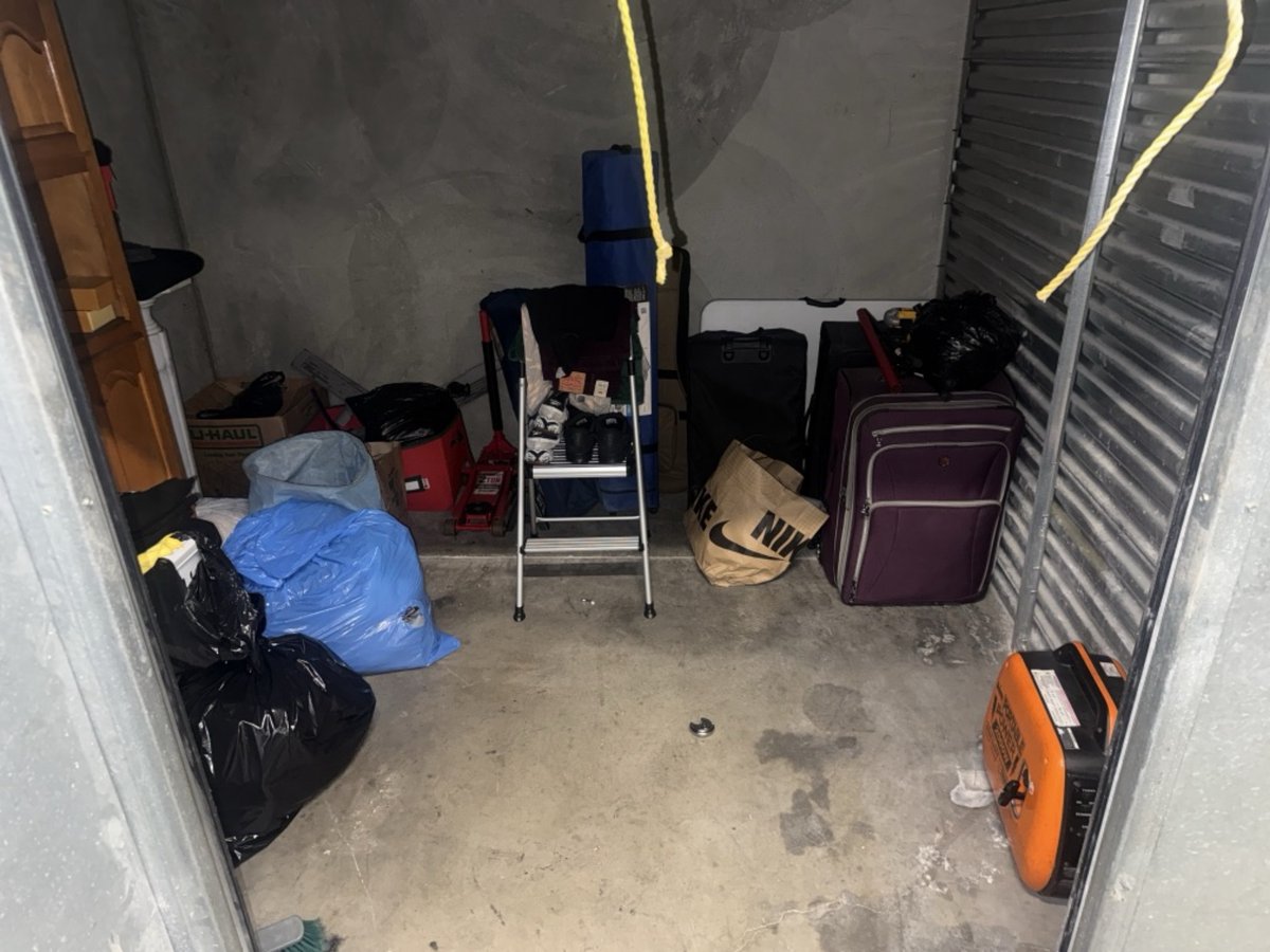 10 x 10 storage unit in Los Angeles, CA