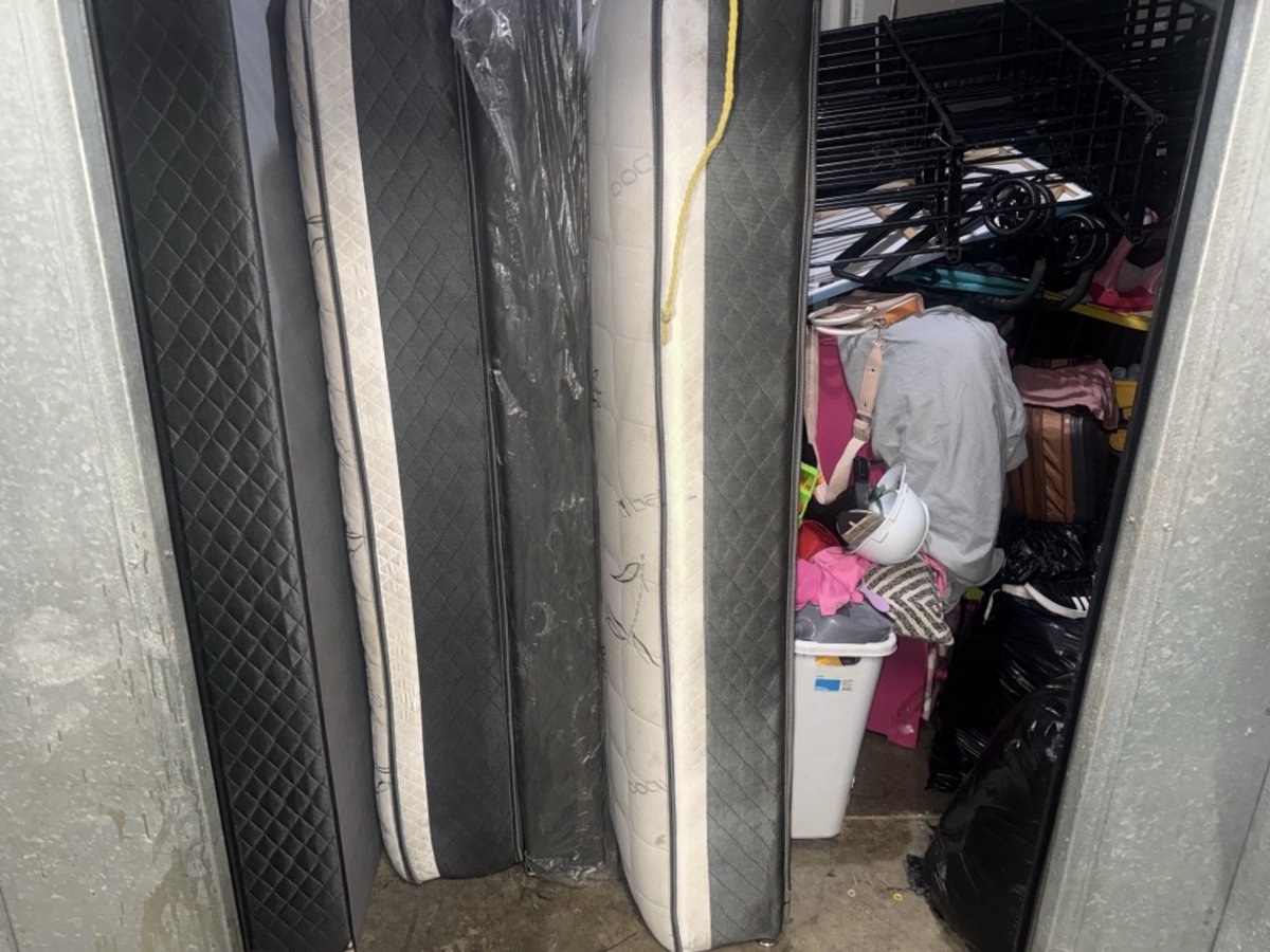 10 x 15 storage unit in Los Angeles, CA