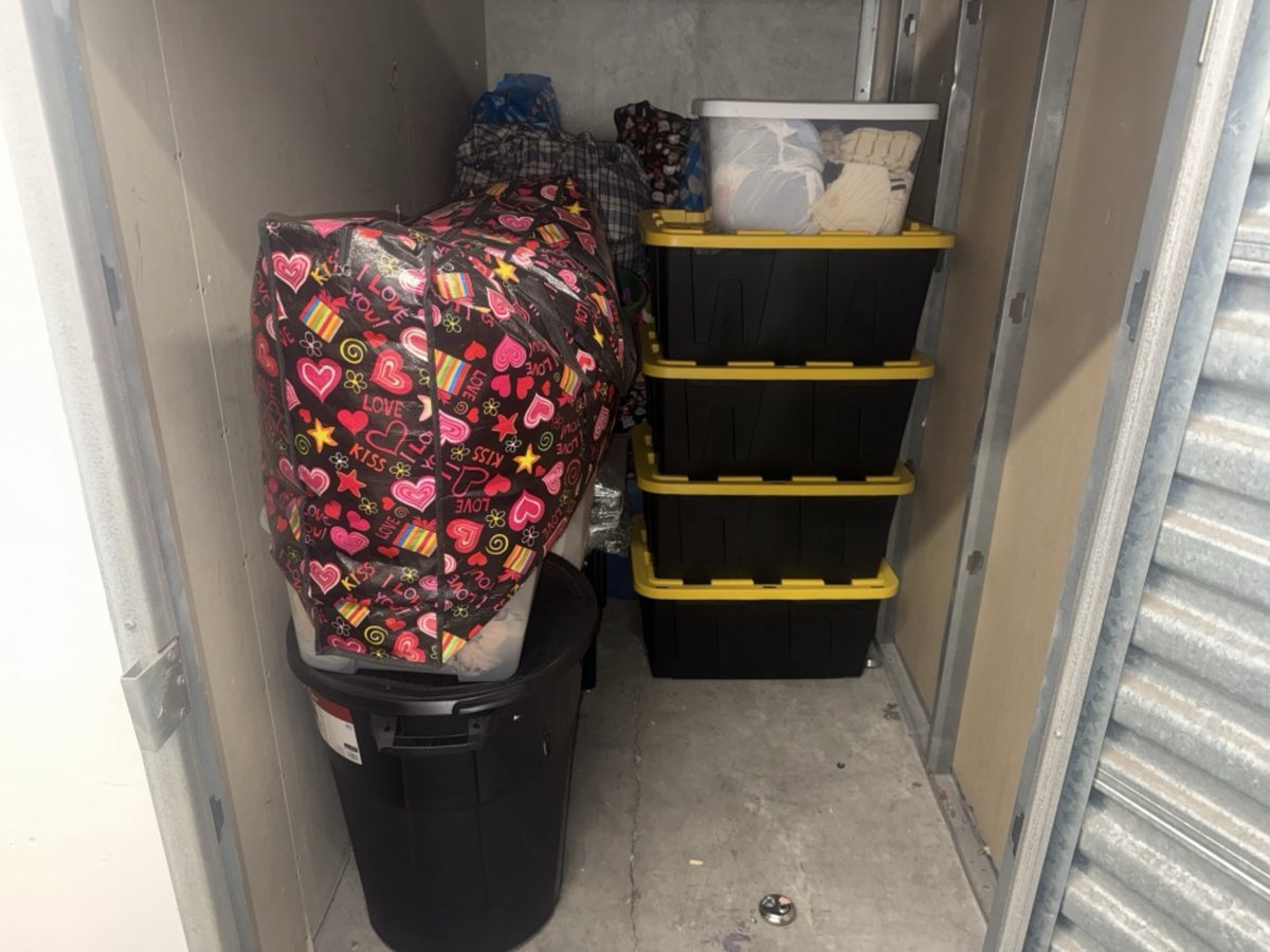5 x 10 storage unit in Los Angeles, CA