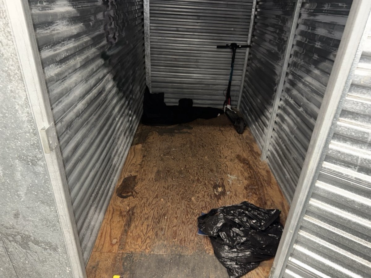 5 x 10 storage unit in Los Angeles, CA