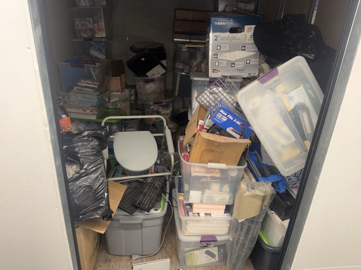7 x 10 storage unit in Los Angeles, CA