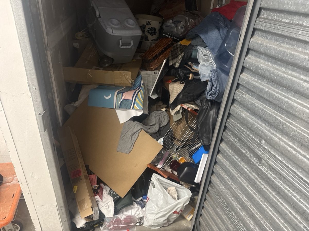 5 x 10 storage unit in Los Angeles, CA