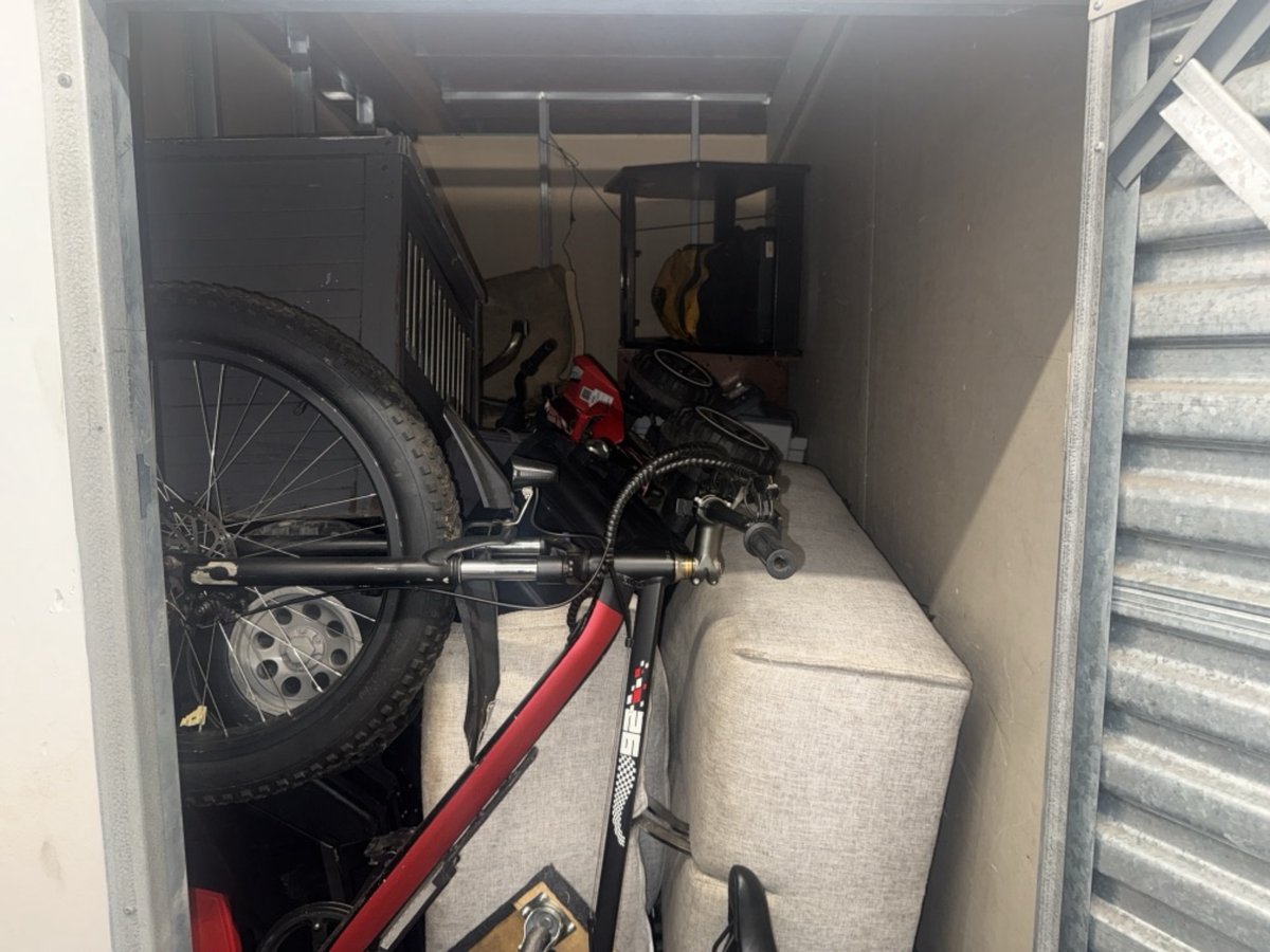 5 x 10 storage unit in Los Angeles, CA
