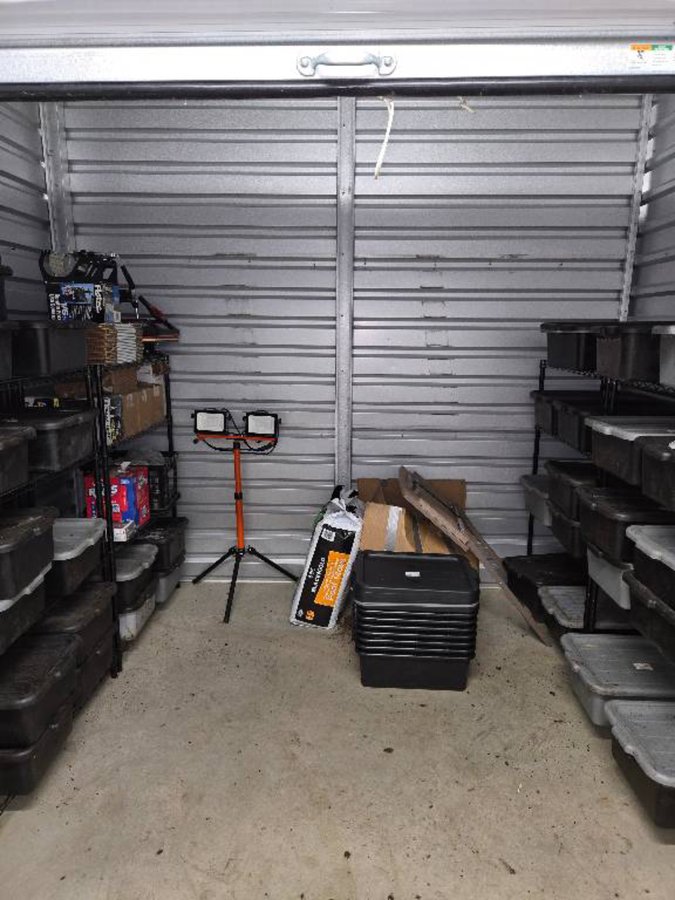 10 x 7 storage unit in Hollywood, MD