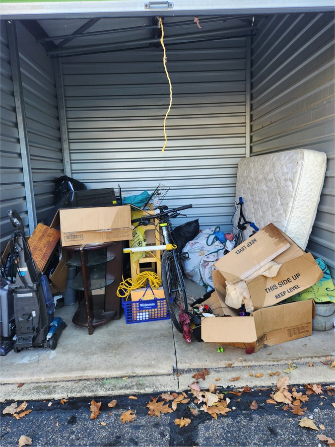 10 x 10 storage unit in Cleveland, OH