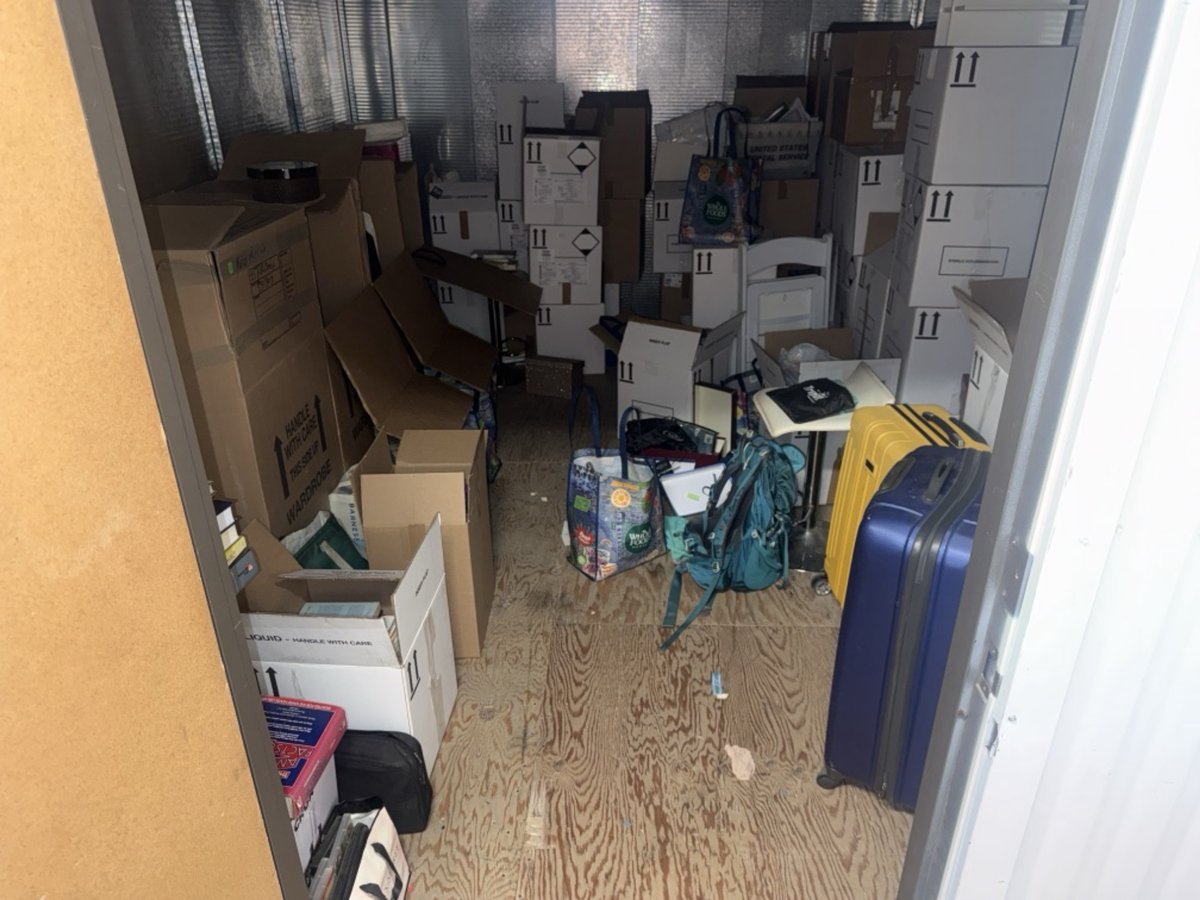 10 x 15 storage unit in Los Angeles, CA