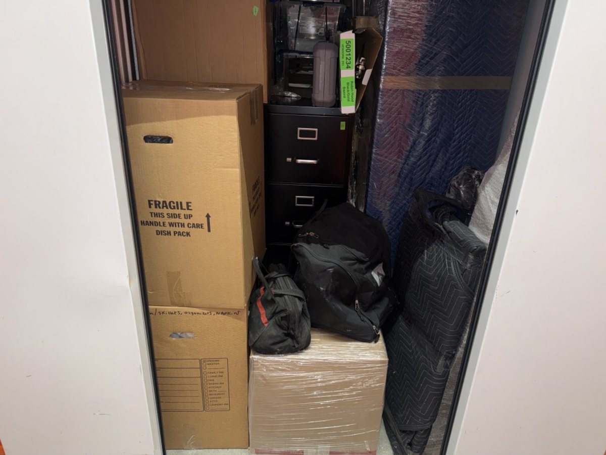 5 x 10 storage unit in Los Angeles, CA