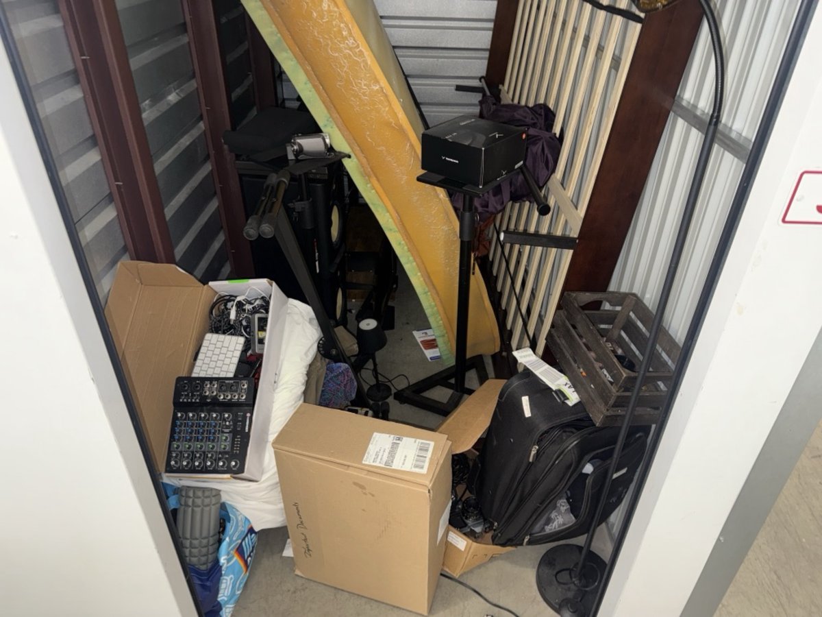 5 x 10 storage unit in Los Angeles, CA