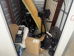 5 x 10 storage unit in Los Angeles, CA