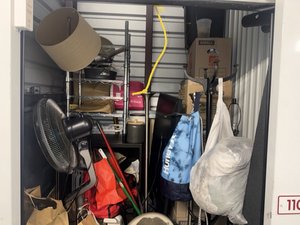 5 x 5 storage unit in Los Angeles, CA