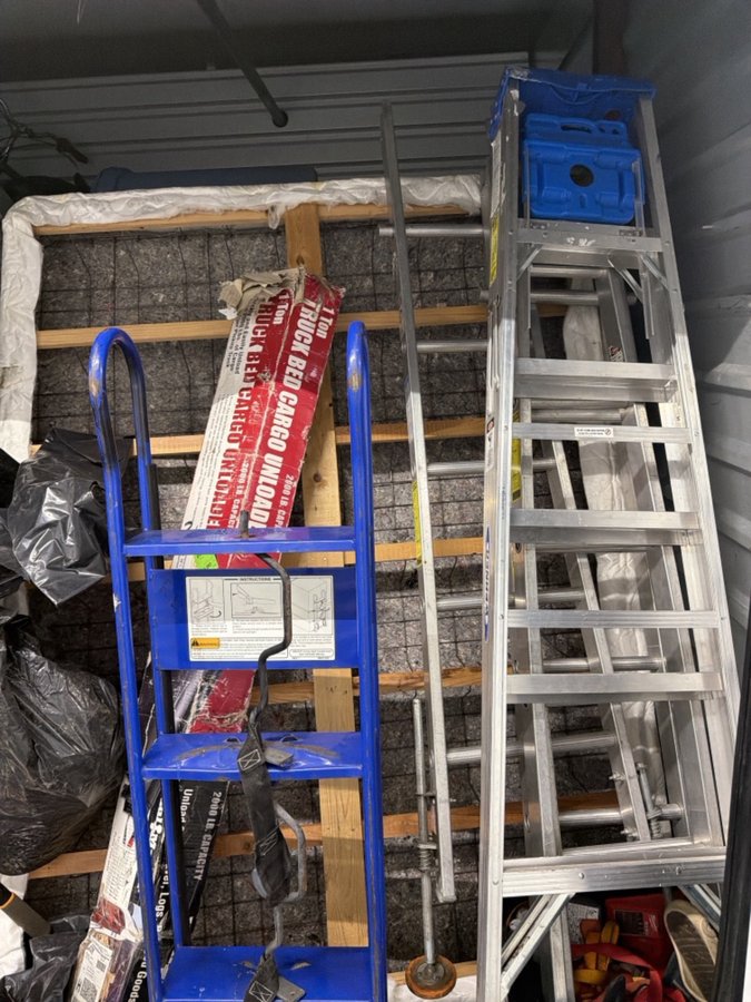 10 x 10 storage unit in Pittsburg, CA