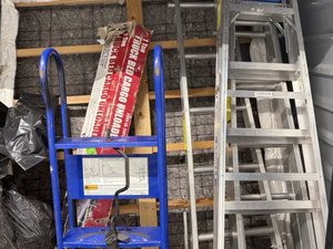 10 x 10 storage unit in Pittsburg, CA