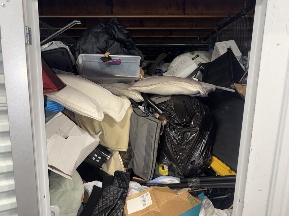 10 x 20 storage unit in Los Angeles, CA