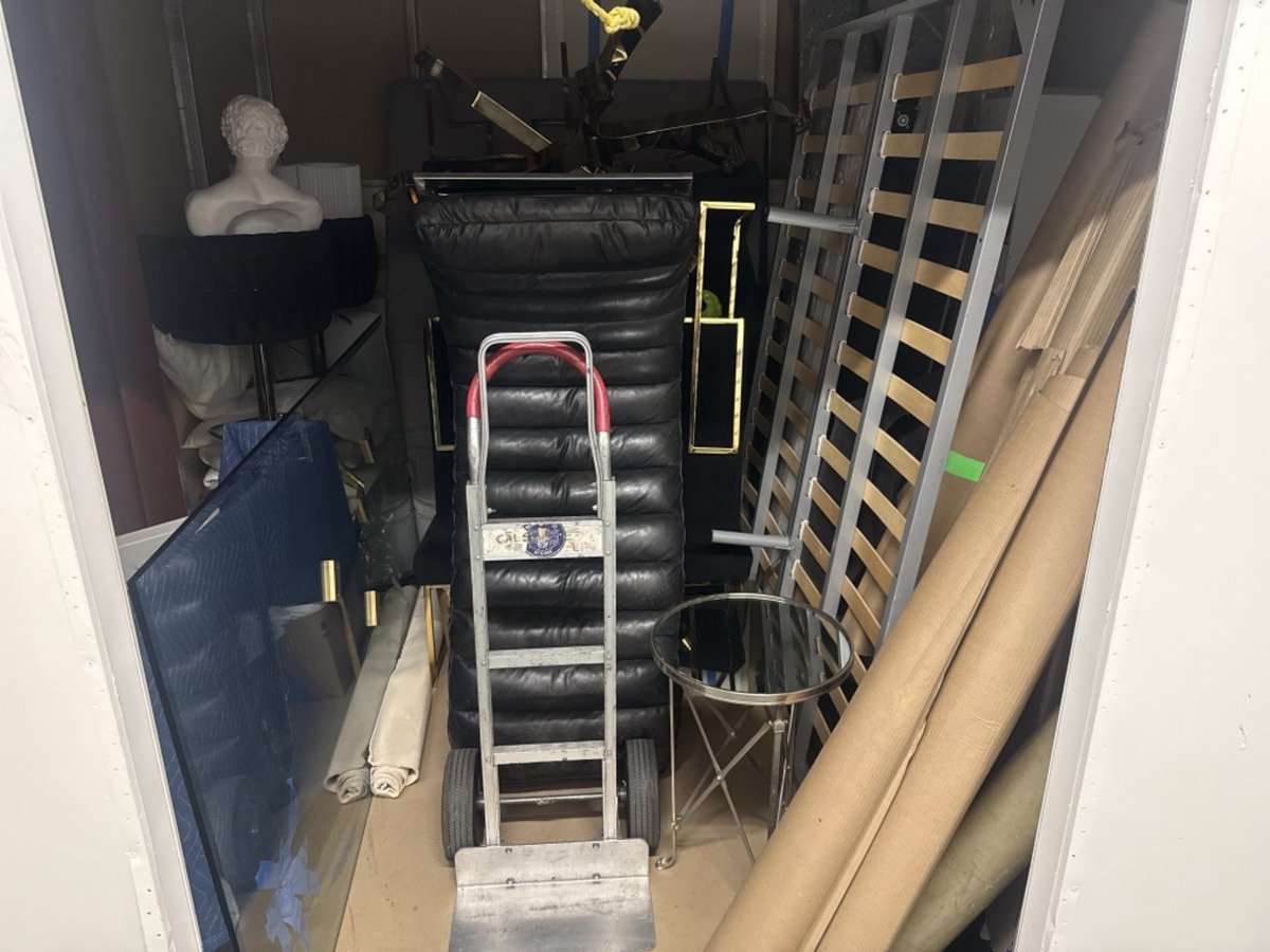 10 x 10 storage unit in Los Angeles, CA
